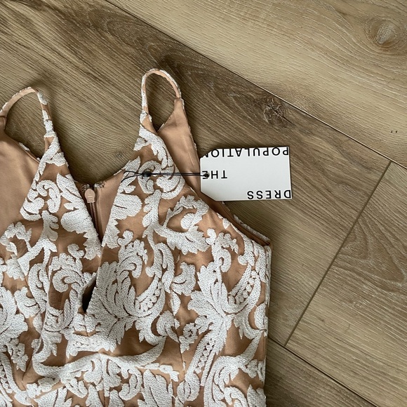 Dress the Population Blair Floral Lace Dress. - Picture 9 of 17